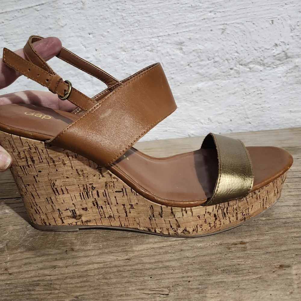 Gap Women's‎ Brown and Gold Wedge Sandals size 10